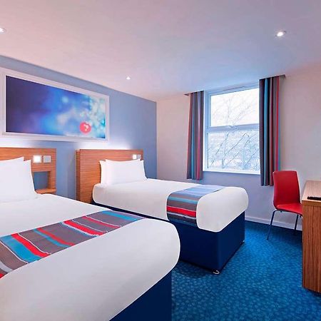 Travelodge Cameron Toll Hotel EDI Room photo