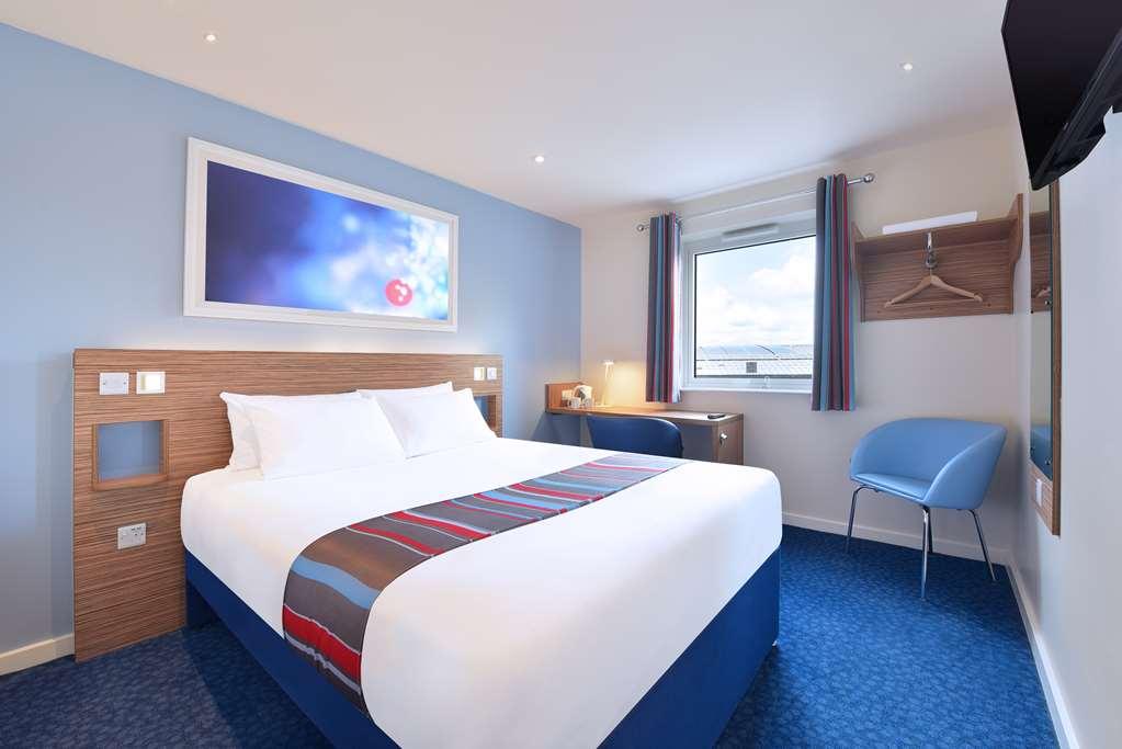 Travelodge Cameron Toll Hotel EDI Room photo