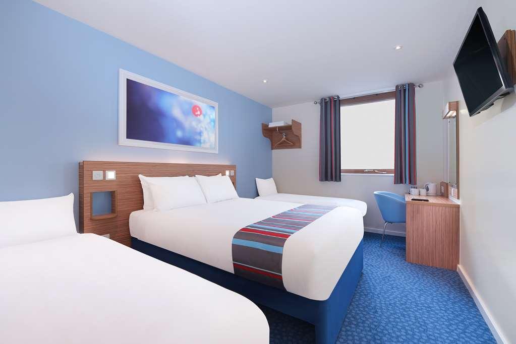 Travelodge Cameron Toll Hotel EDI Room photo