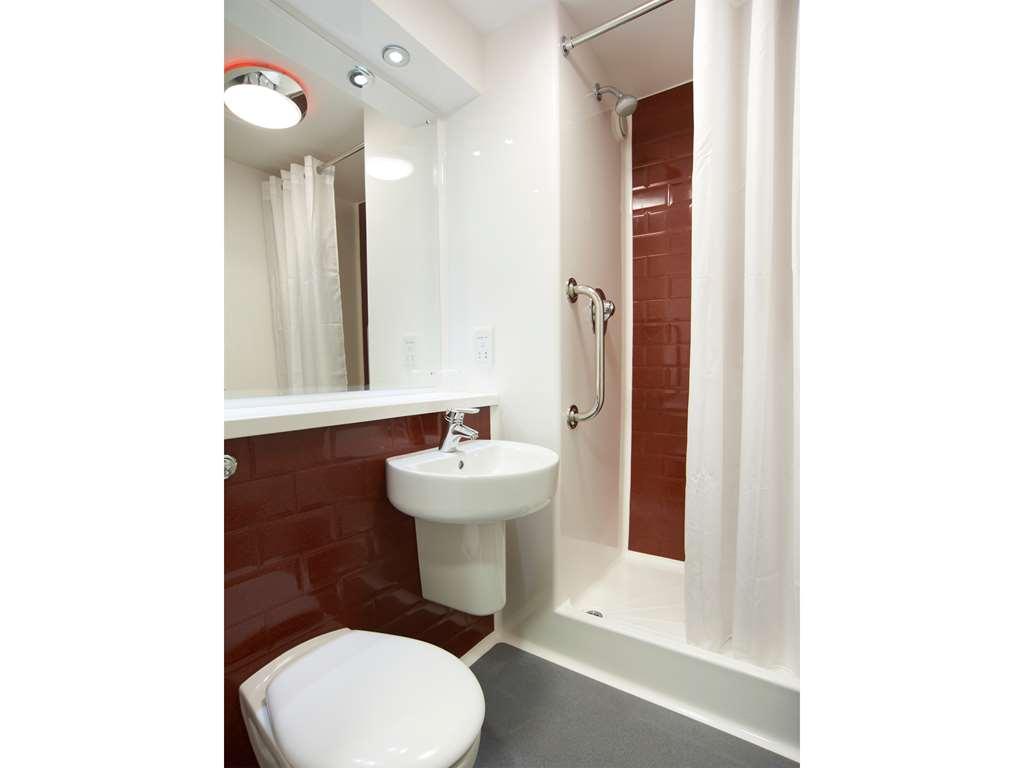Travelodge Cameron Toll Hotel EDI Room photo