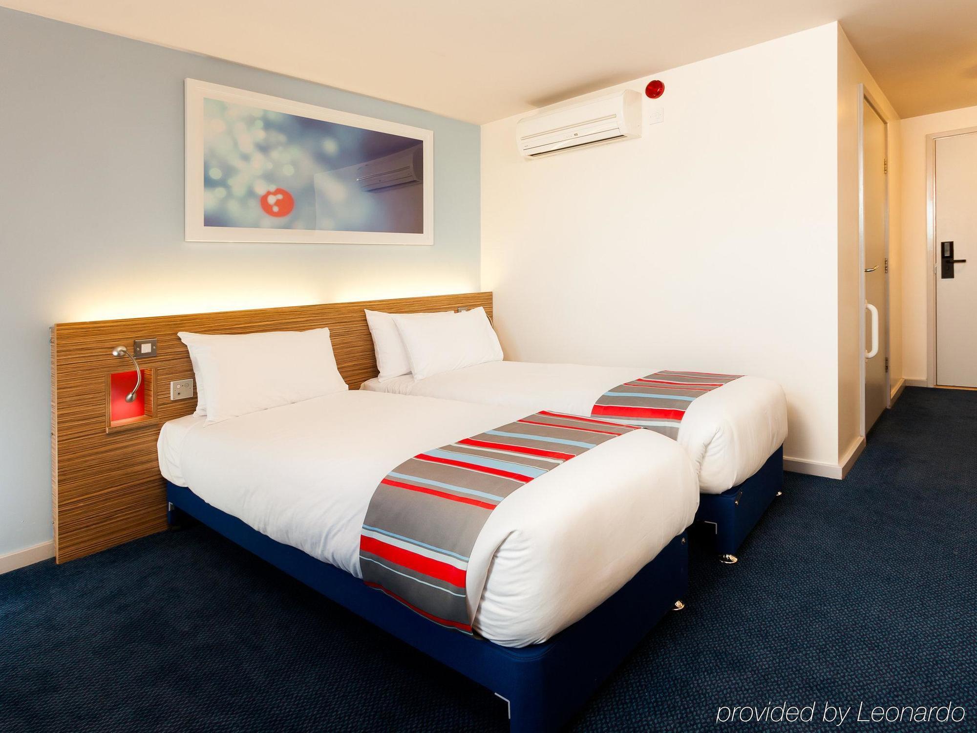 Travelodge Cameron Toll Hotel EDI Exterior photo