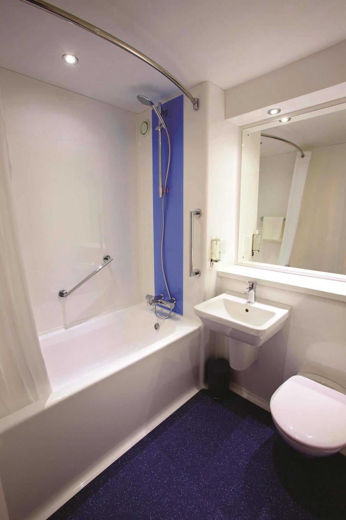 Travelodge Cameron Toll Hotel EDI Exterior photo