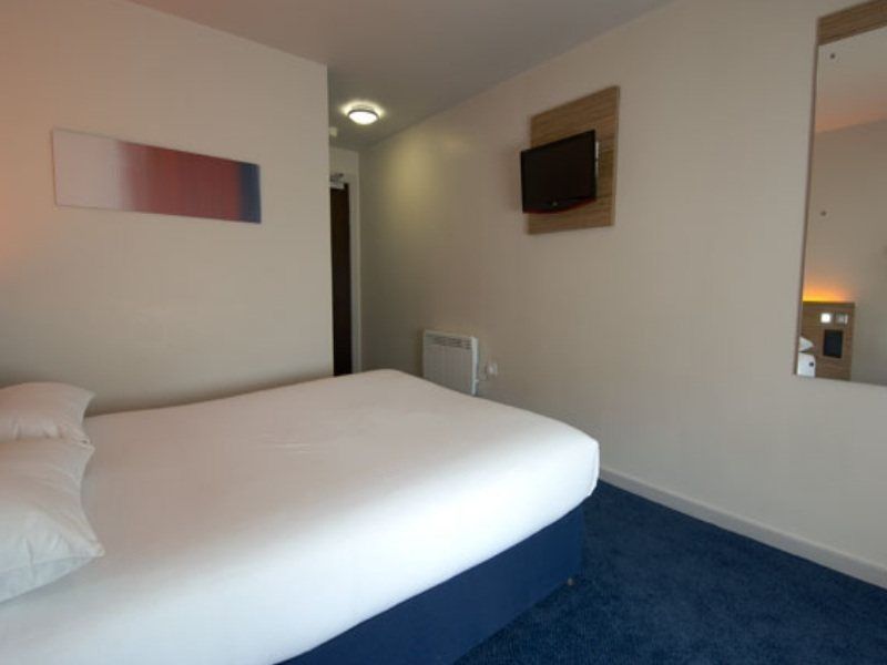Travelodge Cameron Toll Hotel EDI Exterior photo