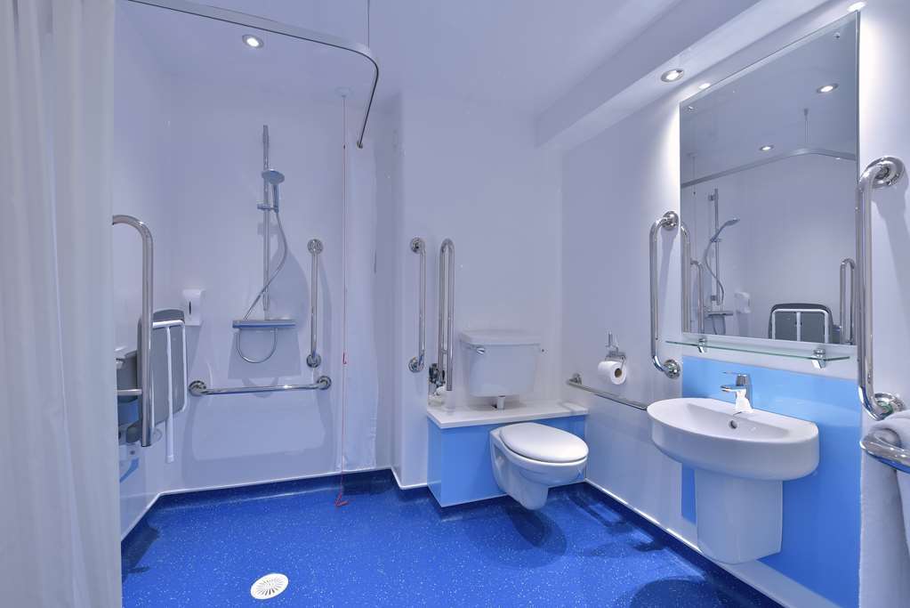 Travelodge Cameron Toll Hotel EDI Room photo