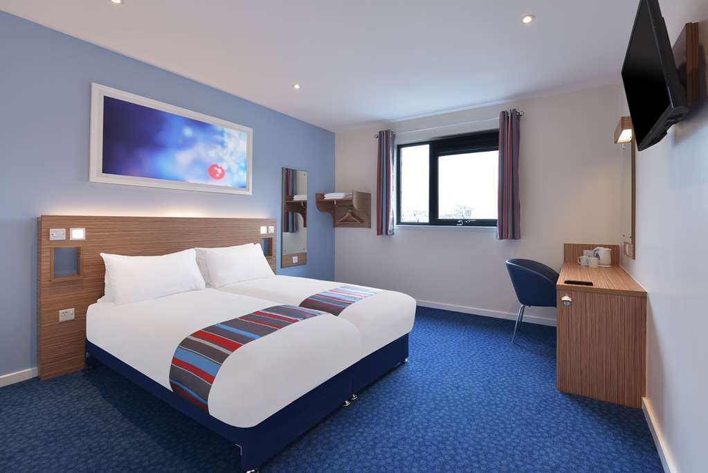 Travelodge Cameron Toll Hotel EDI Room photo